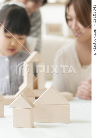 Building blocks and parents 12103043