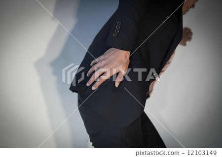 一個患有腰痛的男人 12103149