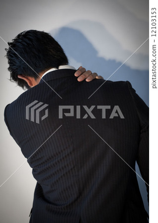 A man suffering from stiff shoulders 12103153