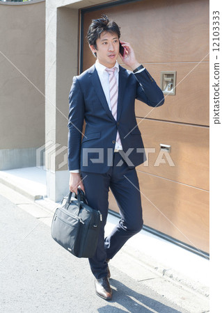 A man who goes around A man who goes around 12103333