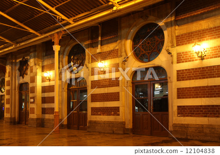 Entrance to waiting room at Sirkeci Station 12104838