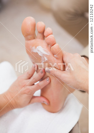 Pedicurist rubbing massage cream Pedicurist rubbing massage cream 12110242