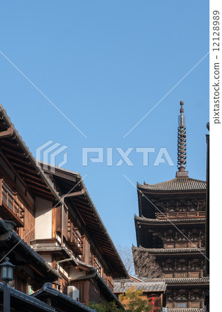 Tower of Yasaka Hokan-ji Temple 12128989