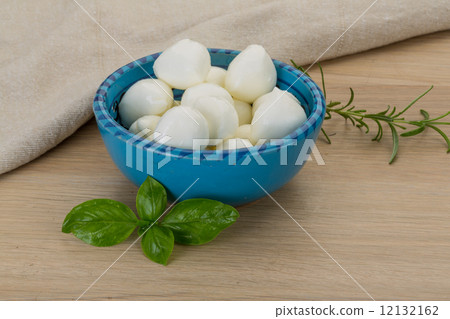 Mozzarella cheese 12132162