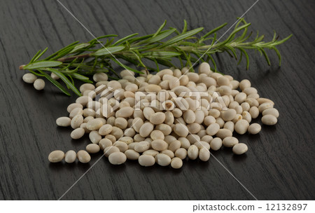 Raw soya beans Raw soya beans 12132897
