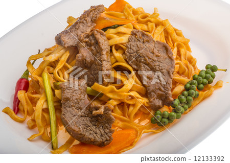Fried noodles with beef Fried noodles with beef 12133392