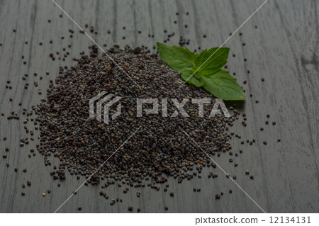 Poppy seeds 12134131