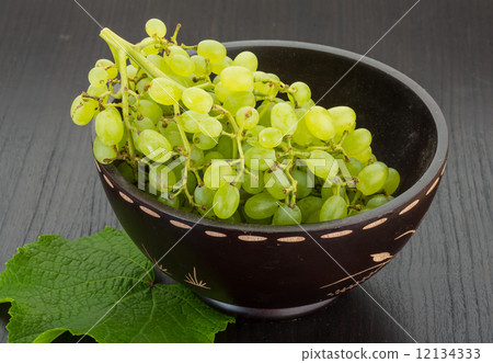 Green grapes 12134333
