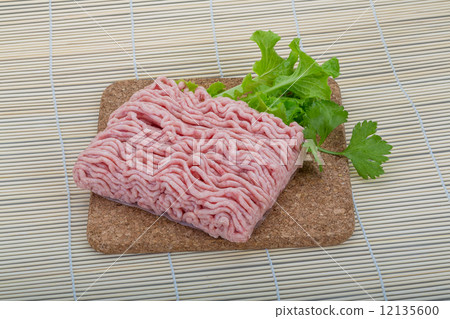 Raw minced pork meat Raw minced pork meat 12135600