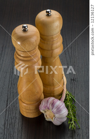 Pepper mill with garlic Pepper mill with garlic 12136127