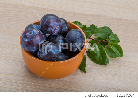 Fresh plums Fresh plums 12137264