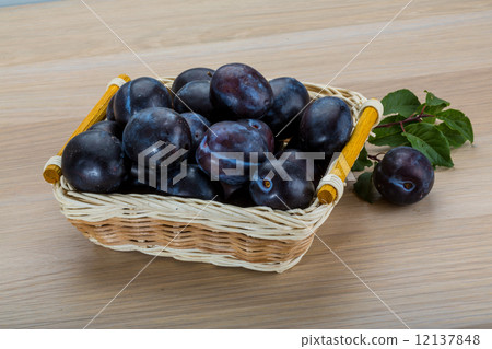 Fresh plums 12137848