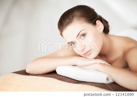 woman in spa 12141890