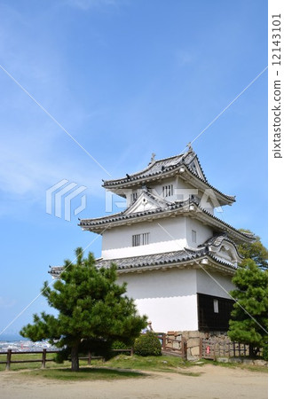 Marugame castle in early autumn 12143101