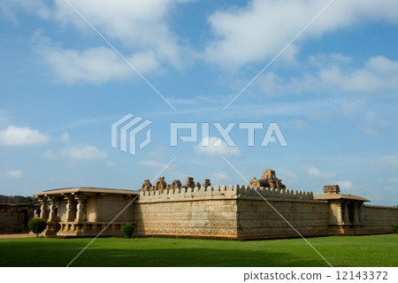 Hampi temple 12143372