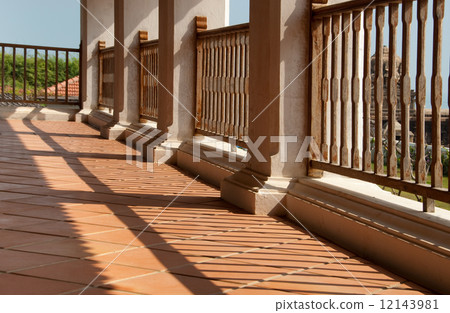 Colonial 12143981