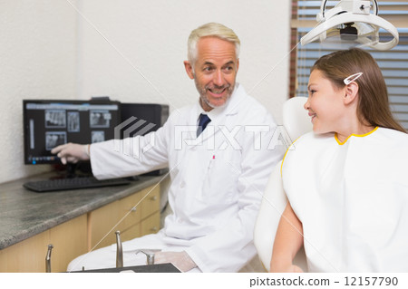 Dentist explaining xrays to little girl 12157790