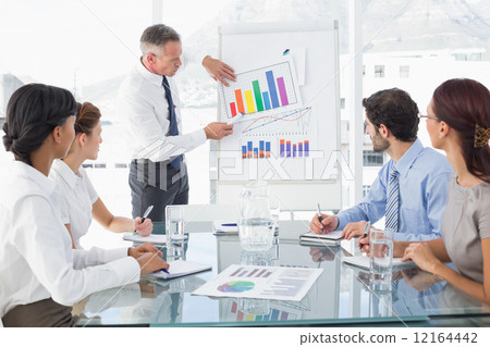 Business man giving a presentation 12164442