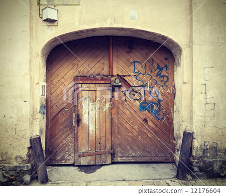 Vintage picture of old brown wooden front door. 12176604