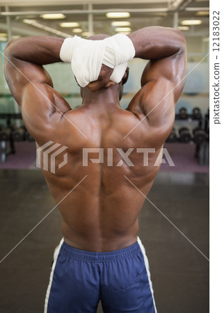 Bodybuilder posing in gym 12183022