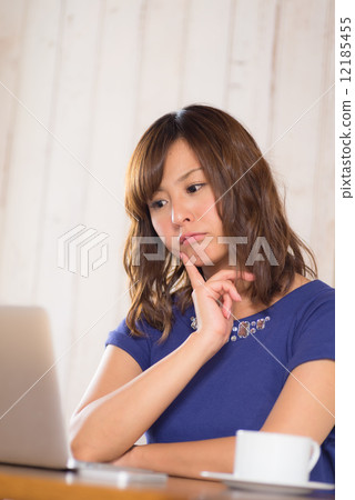 A woman working at a cafe A woman working at a cafe 12185455