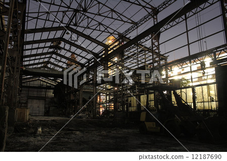 Shibakawa Foundry/Cupola being dismantled (Motogo area, Kawaguchi City, Saitama Prefecture) 12187690