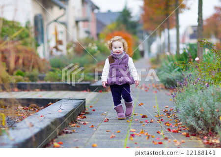 Little girl in autumn 12188141