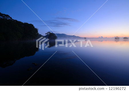 Morning mist of Hokkaido Komagatake Morning mist of Hokkaido Komagatake 12190272
