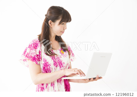 Middle-aged female Middle-aged female 12196012