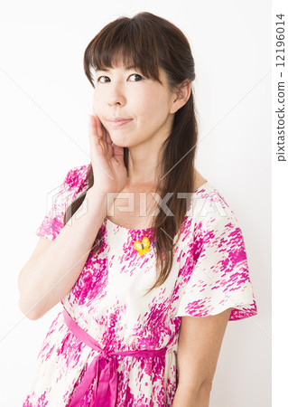 Middle-aged female Middle-aged female 12196014