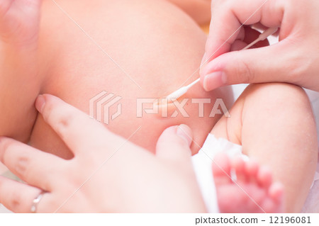 1 month after birth Caring for the baby nose 1 month after birth Caring for the baby nose 12196081