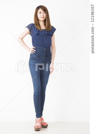 young woman young woman 12196107