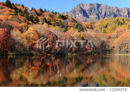 Autumn Togakushi Kogen Kogatake Pond and Tottakiyama 12200254