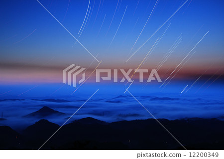 Sea of clouds and a star orbit 218 Sea of clouds and a star orbit 218 12200349