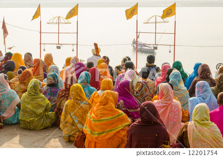 Sari's women in India Banaras 12201754