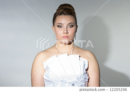 Portrait of bride 12205298