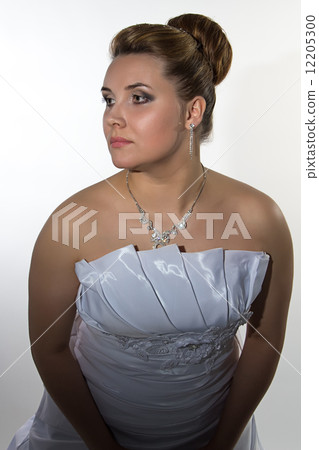 Photo of bride looking away 12205300