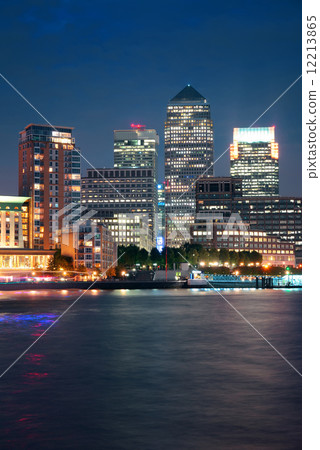 London Canary Wharf at night London Canary Wharf at night 12213865