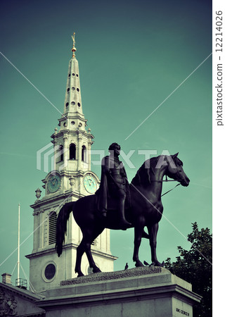 Trafalgar Square 12214026