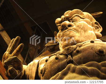 Todaiji寺廟Namdaemun和服戰鬥機雕象形式 12217795