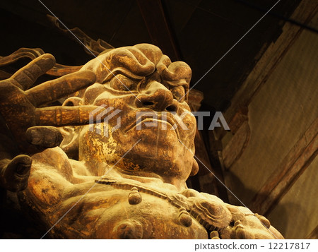 Todaiji寺廟Namdaemun和服戰鬥機雕象形式 12217817