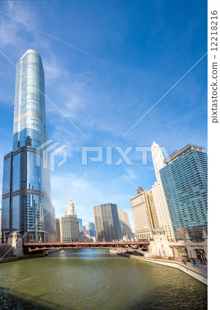 Chicago downtown river 12218216