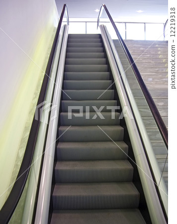 Airport escalator 12219318