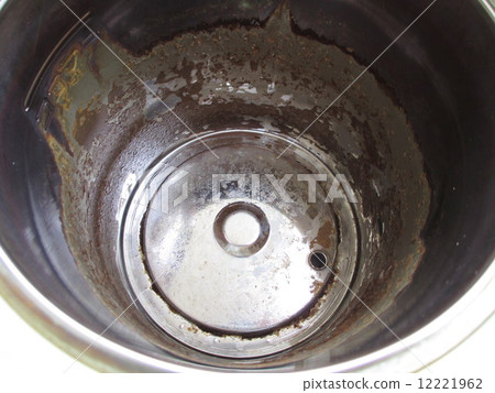 電鍋內的水污染 電鍋內的水污染 12221962