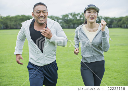 運動型的夫婦 12222136