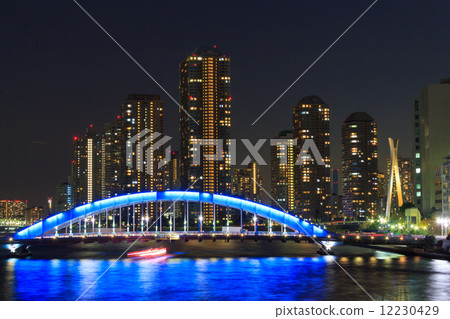 永井橋和東京Okawabata河市在東京21的黃昏 12230429