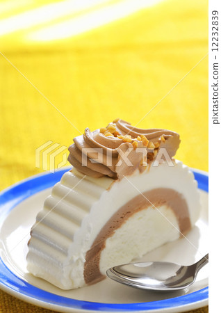 A slice of ice cream 12232839