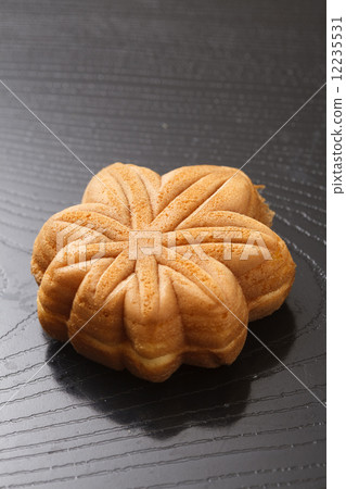 Momiji Manju 12235531