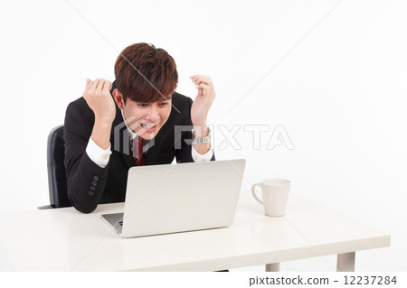 WS Laptop Sitting 12237284