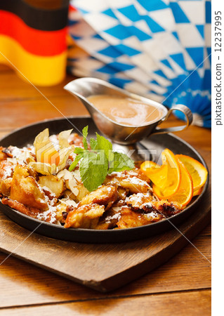 apple dessert 12237995